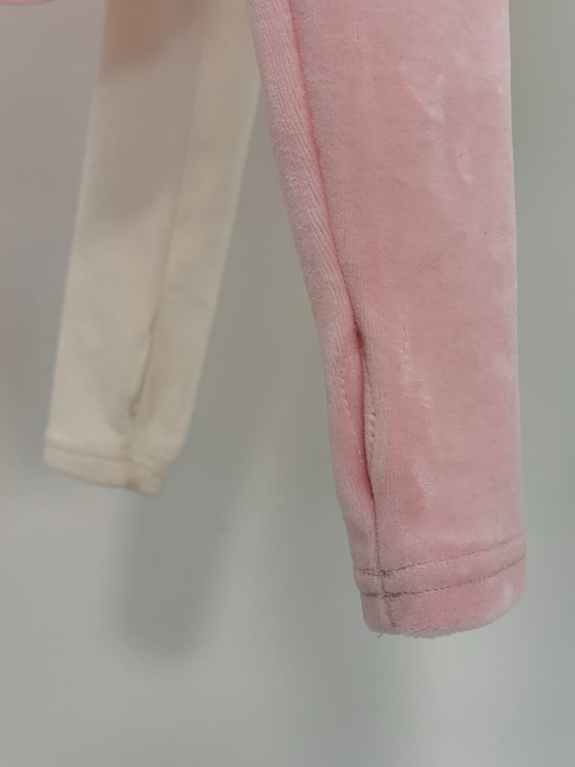 큐빅 레터링 벨벳 워머 긴팔 크롭 티셔츠 상품이미지4