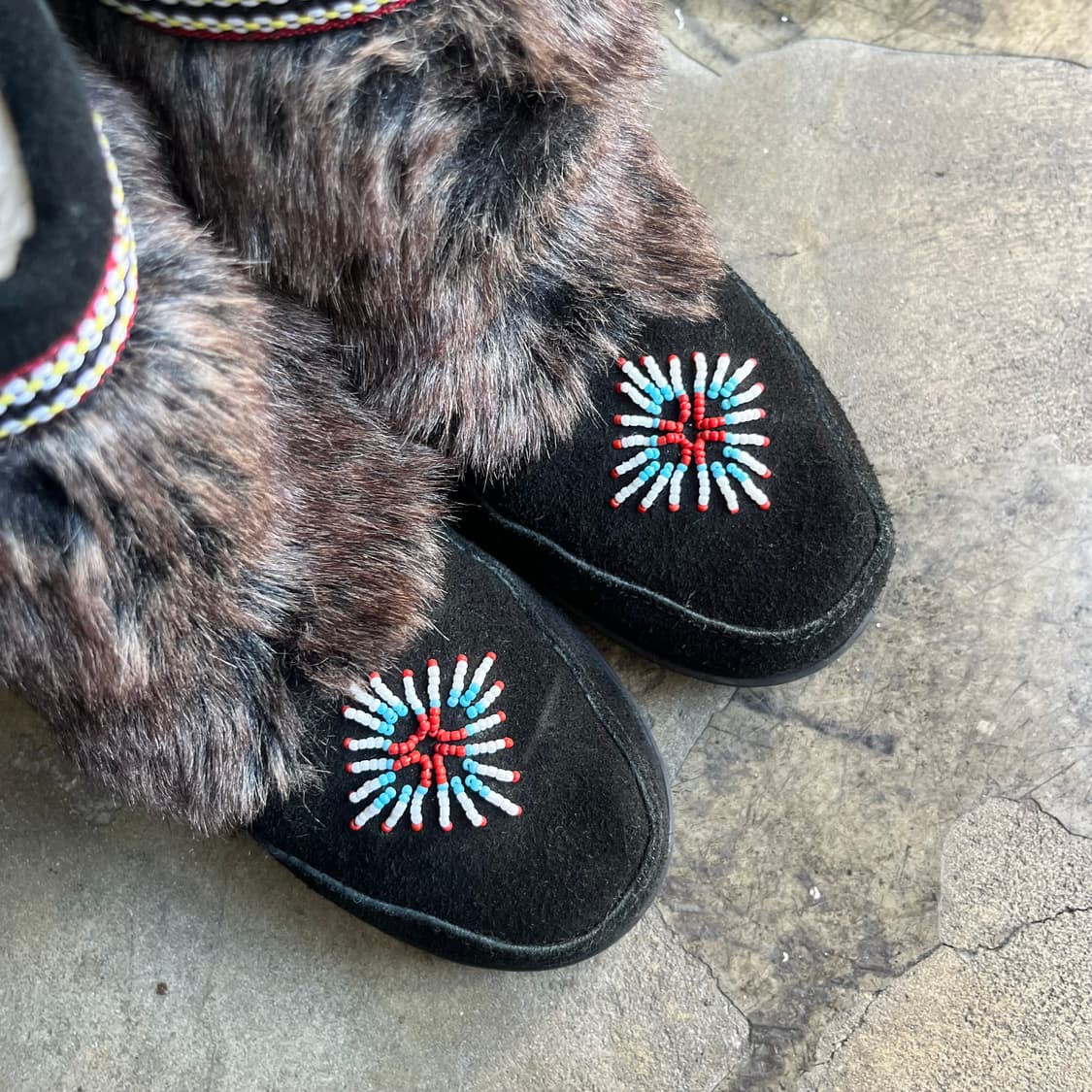 미네통카 퍼 비즈 미들 부츠 상품이미지4