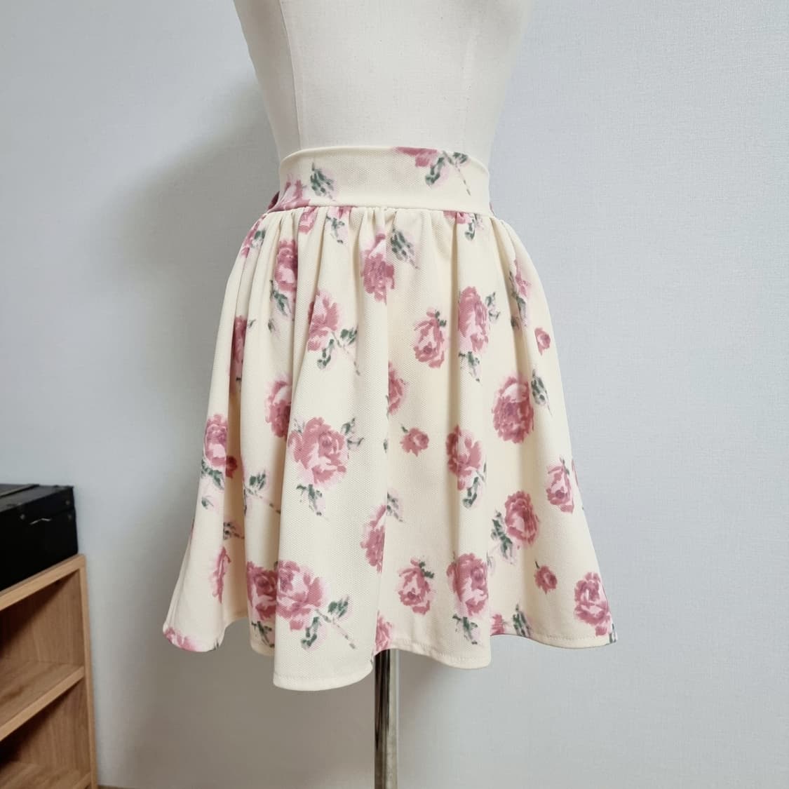 일본구매 허리뒷밴딩 플레어 스커트 속바지안감 치마 (표기M) 새상품 상품이미지1