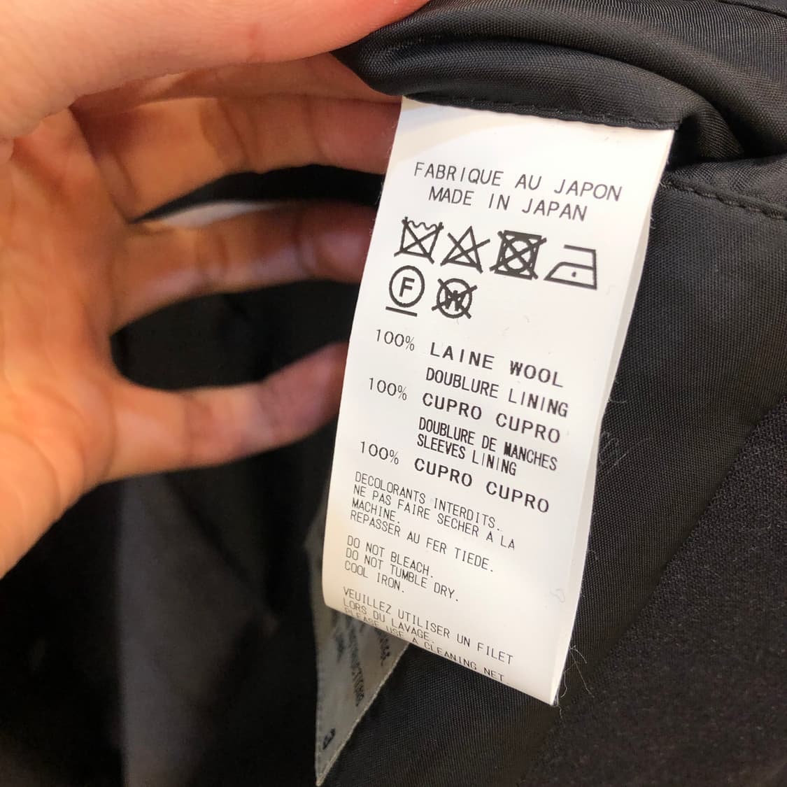 요지야마모토 19ss 런웨이 백프린팅 코트 상품이미지10