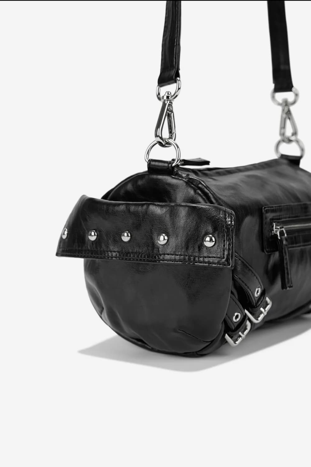 STUD POCKET BAG IN BLACK 상품이미지3