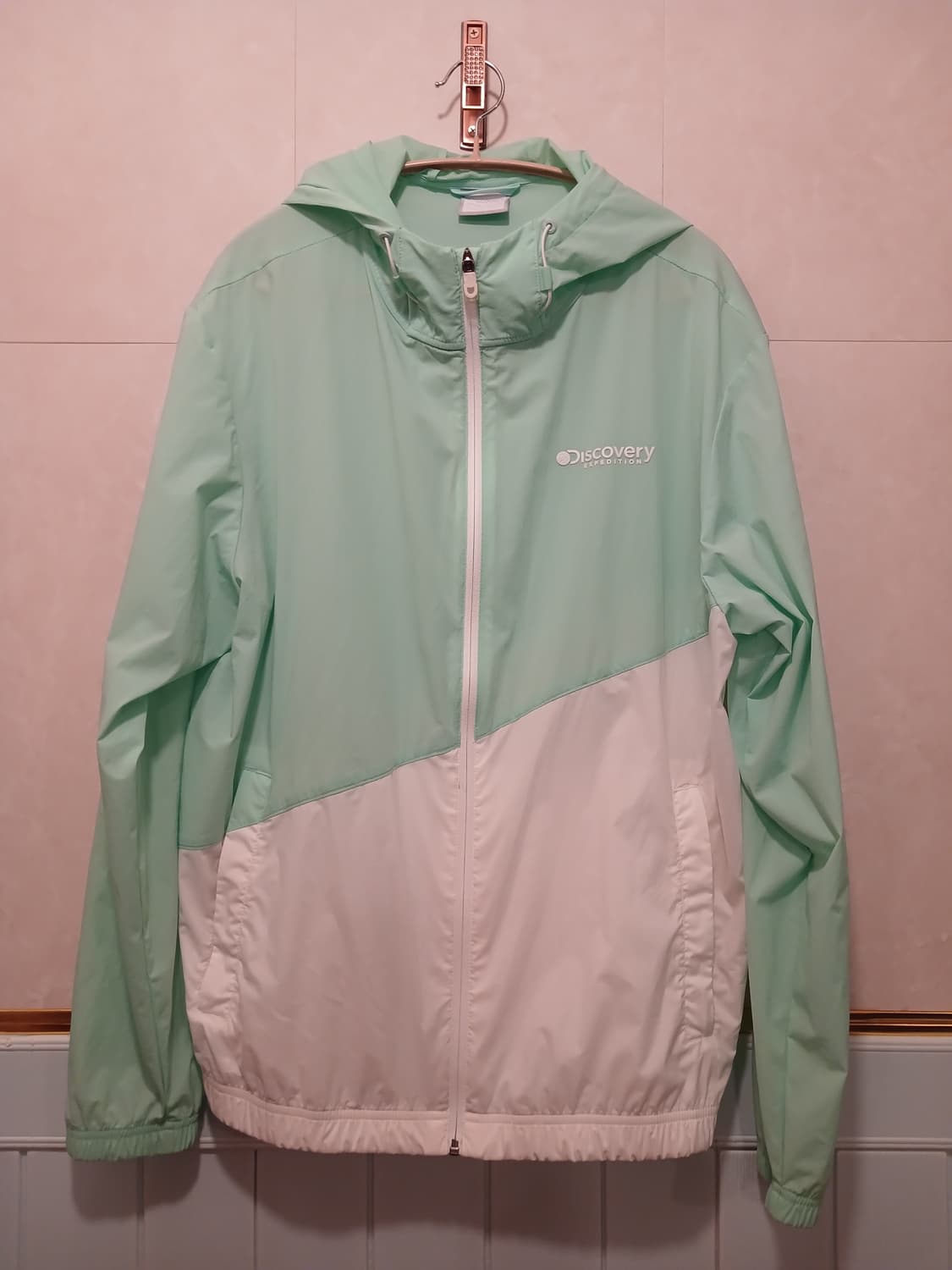 디스커버리 정품 남성 바람막이 105 사이즈 (여성 입으셔도됨) 상품이미지1