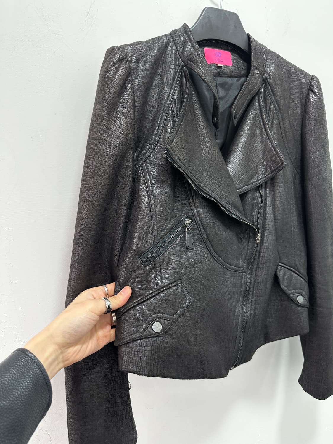 Asymmetric croco pattern dark brown jack 상품이미지6