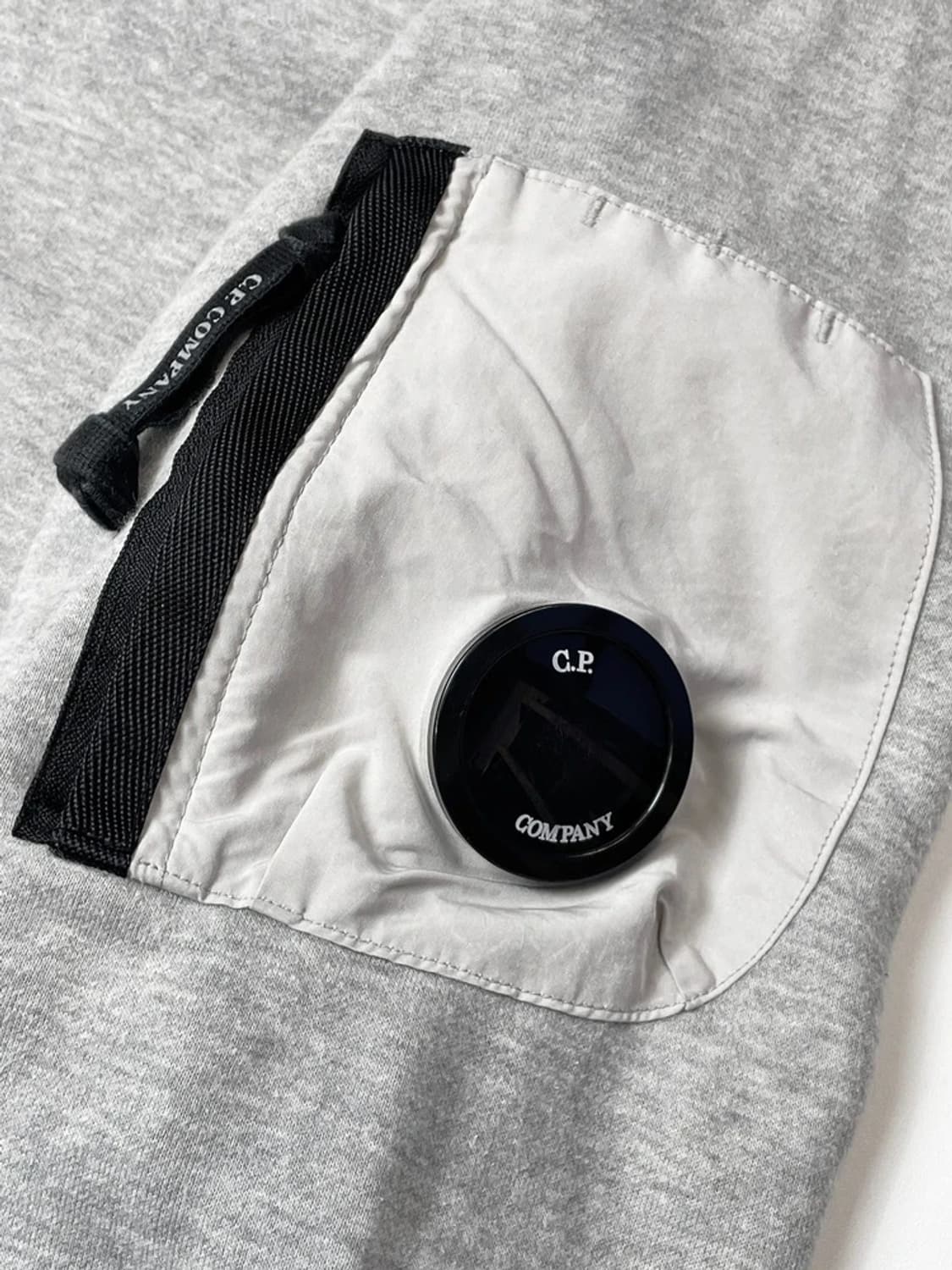 cp컴퍼니 16ss 라이트 플리스 크루넥 렌즈 맨투맨 A1383 상품이미지5