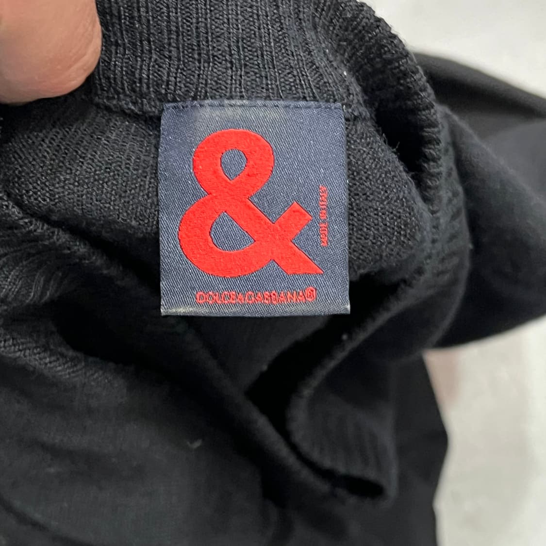  돌체앤가바나 브이넥 니트 y14490 상품이미지5