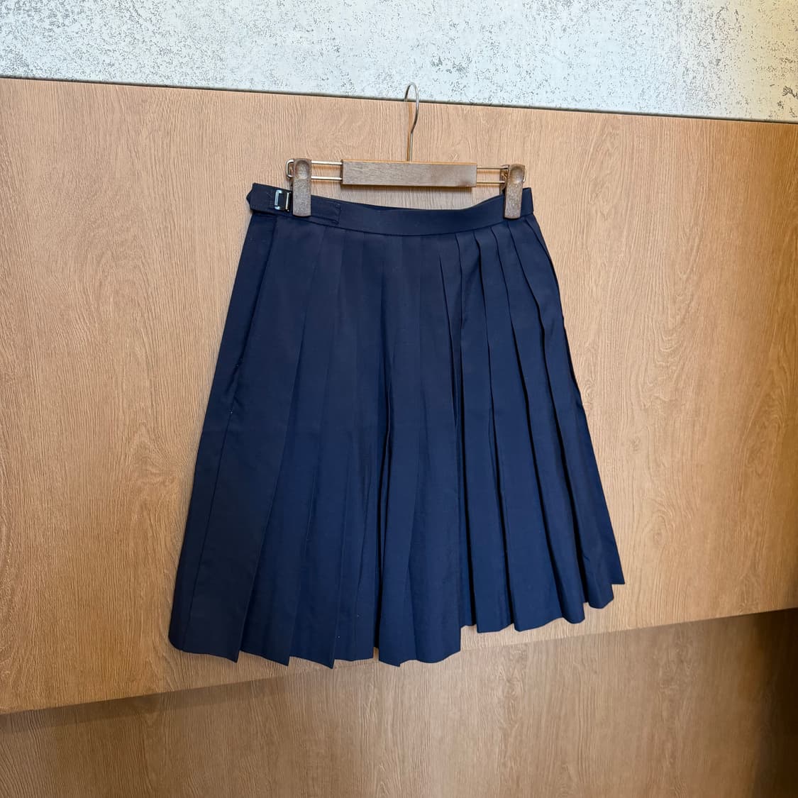 빈티지 플리츠 미디 스커트 허리 사이드 버클 디테일 A라인 네이비 상품이미지2