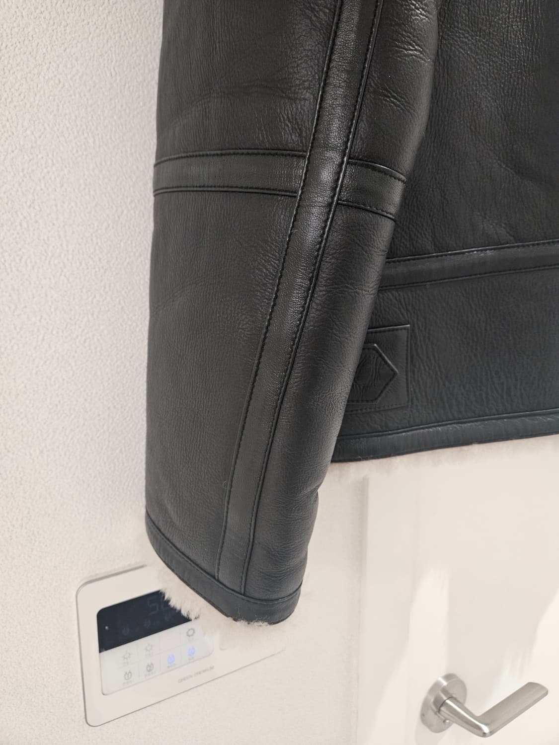 모마디자인 필드자켓 무스탕 블랙실버 상품이미지5