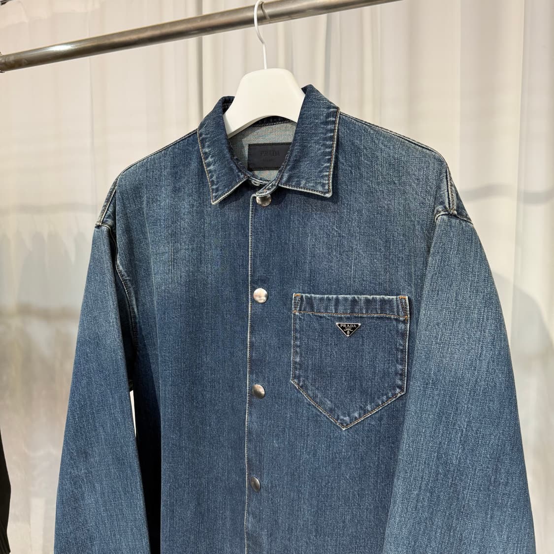 (XL) 프라다 삼각로고 데님 셔츠 자켓  상품이미지2