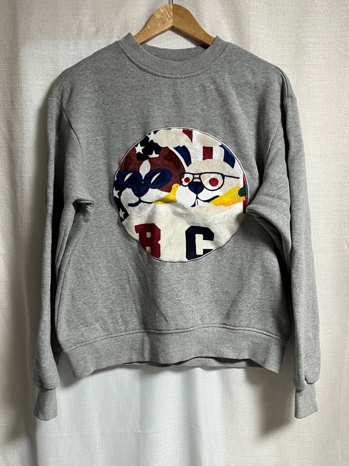 공용 비욘드클로젯 강아지패치 맨투맨 티셔츠 M 상품이미지1