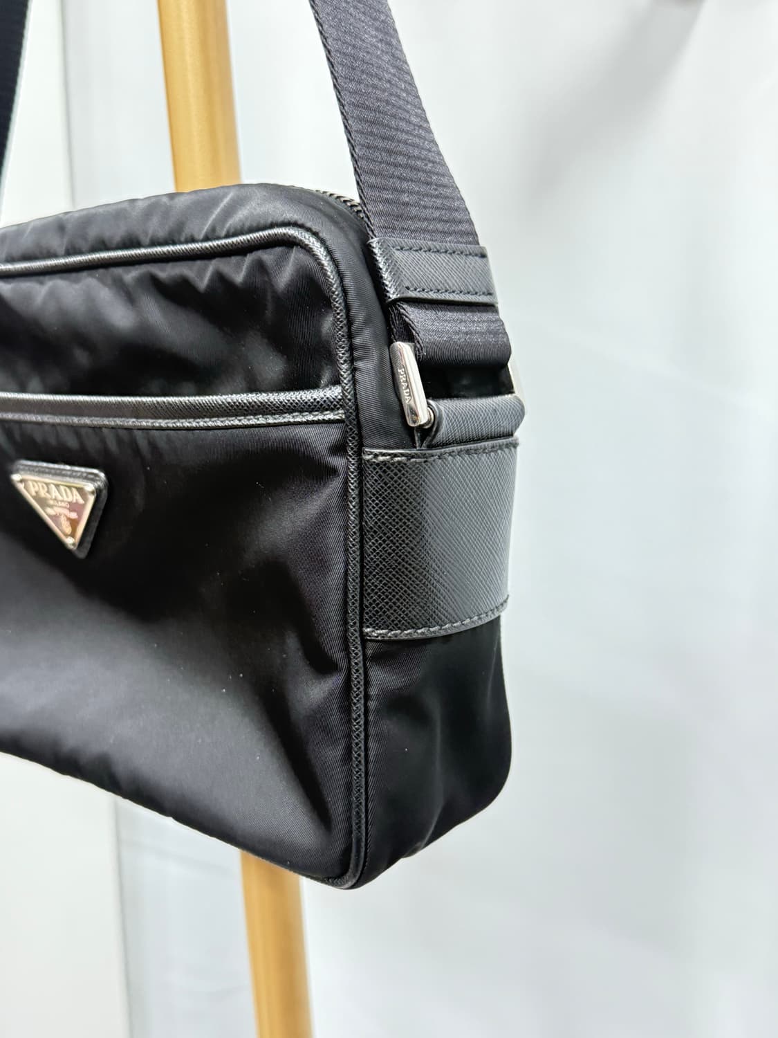 프라다 사피아노 삼각로고 메신저백 2VH048 상품이미지2
