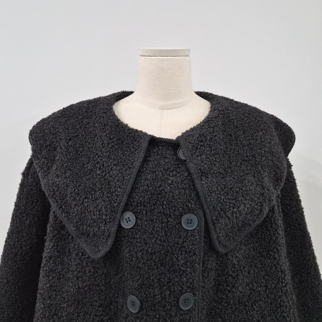 O.S.K 블랙 빅카라 더블 부클 코트 상품이미지3