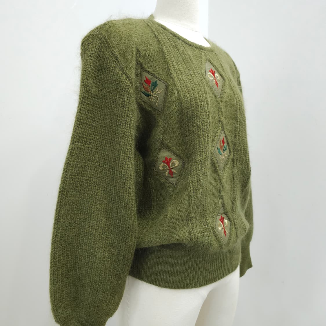 올리브그린 모헤어 다이아 패턴 자수니트 스웨터  상품이미지3