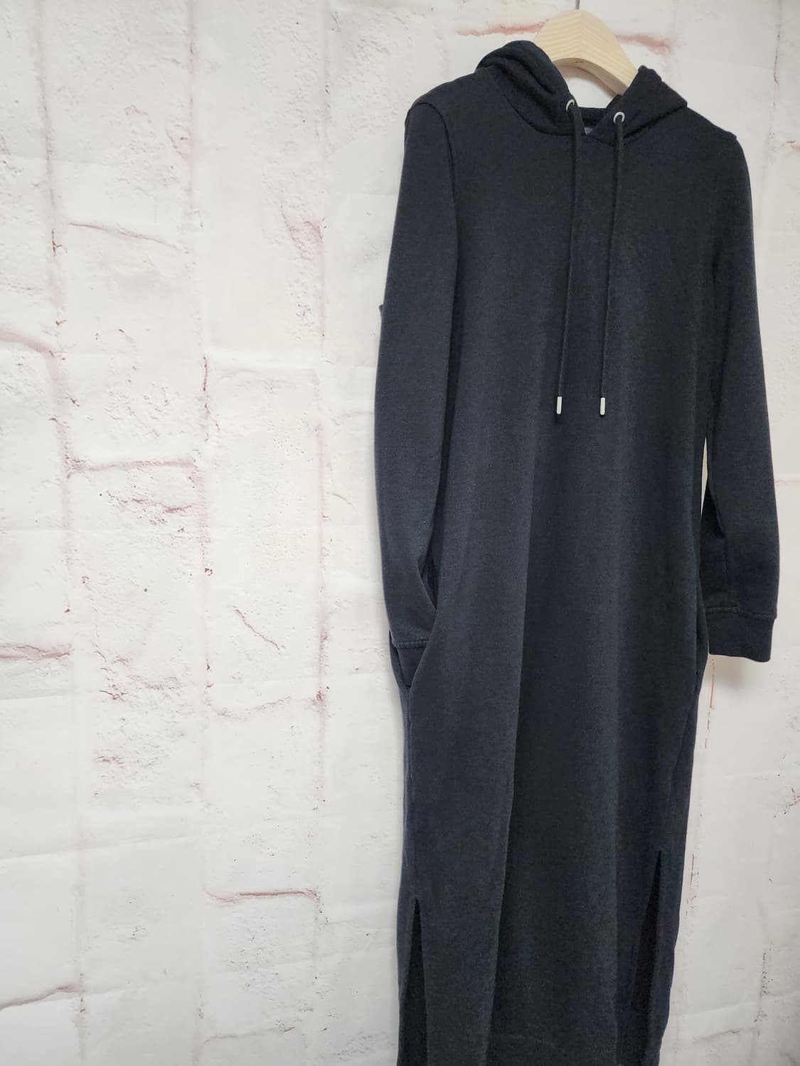 COS 기모 
블랙 후드 롱 원피스 상품이미지4