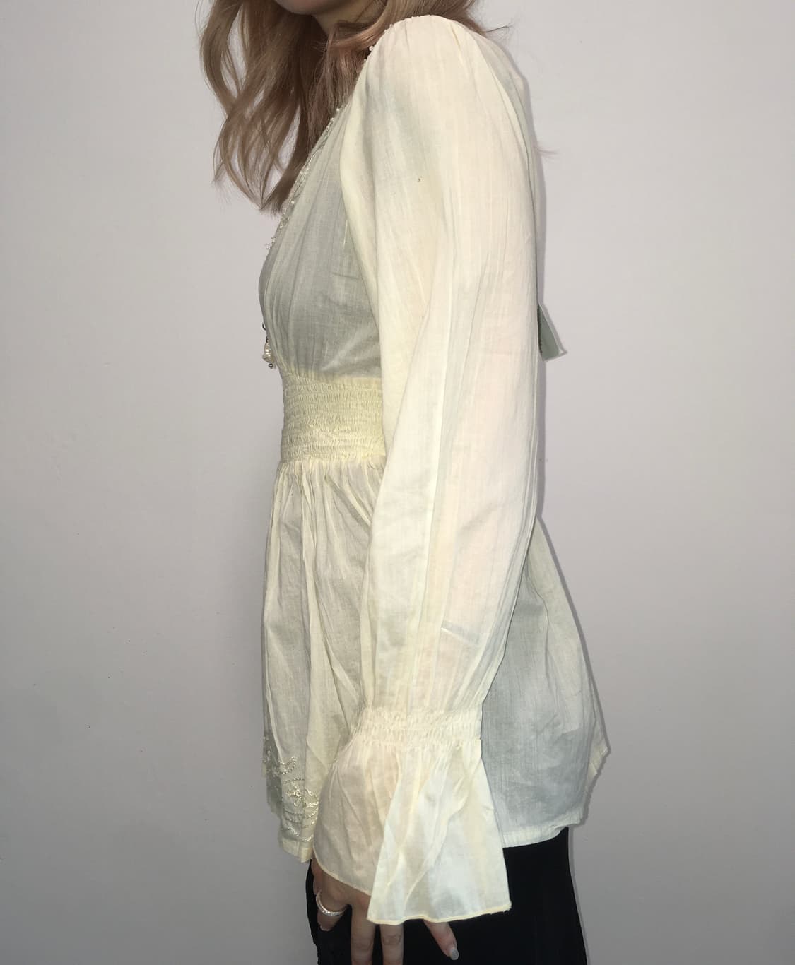 Vintage ivory handwork shirring blouse 상품이미지4