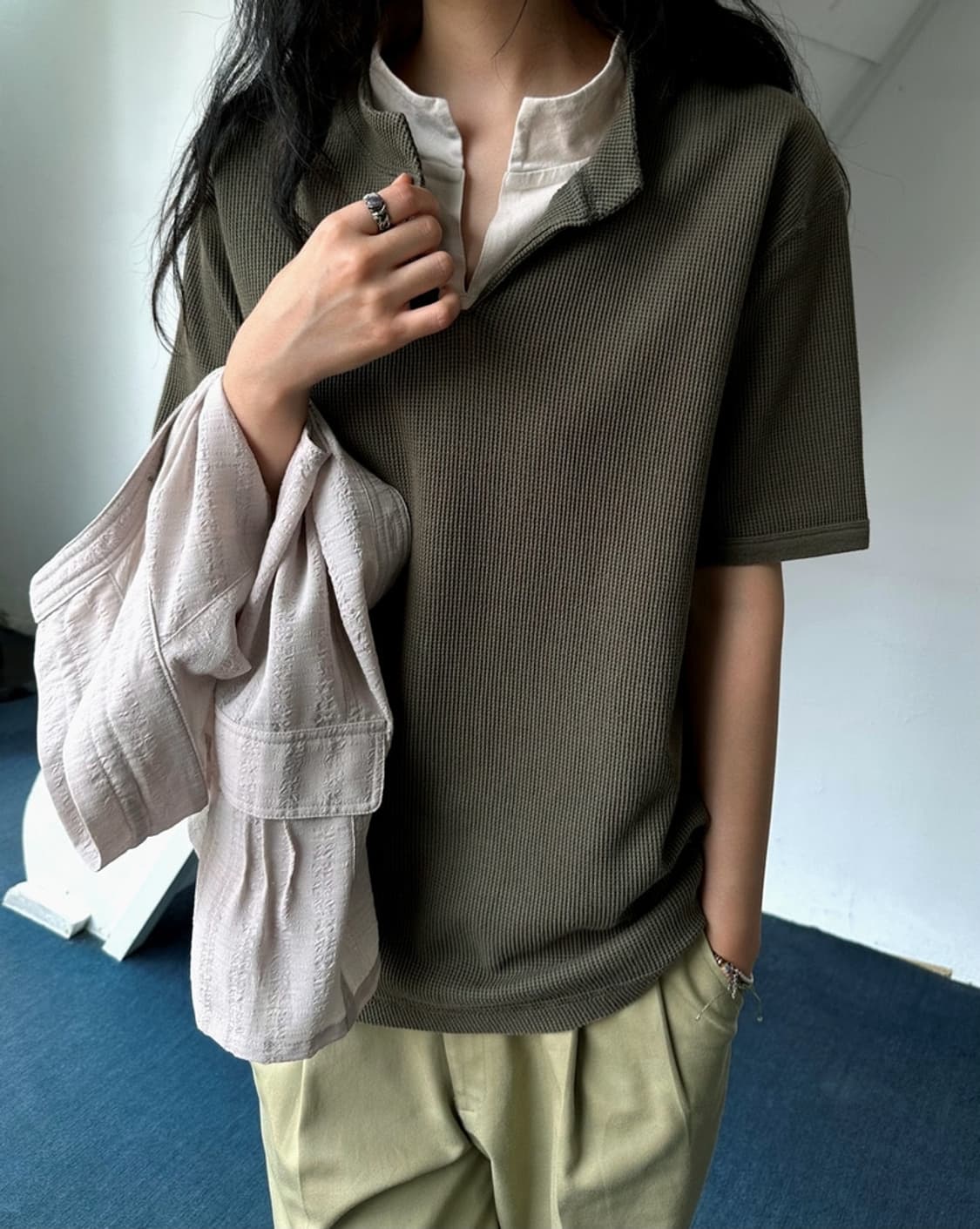 Fake layered design neck waffle fabric t 상품이미지10