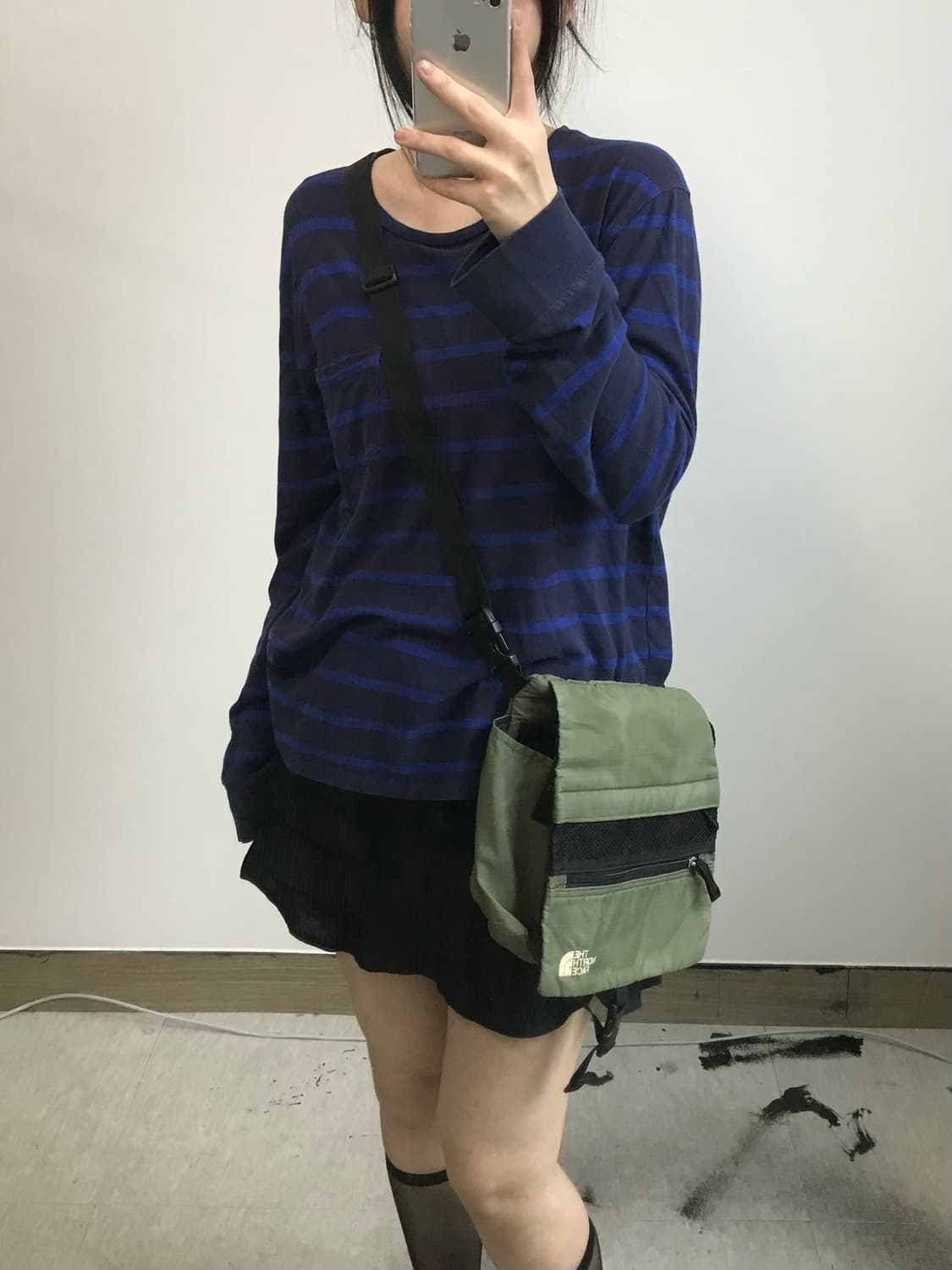 노스페이스 카키 크로스백 상품이미지1