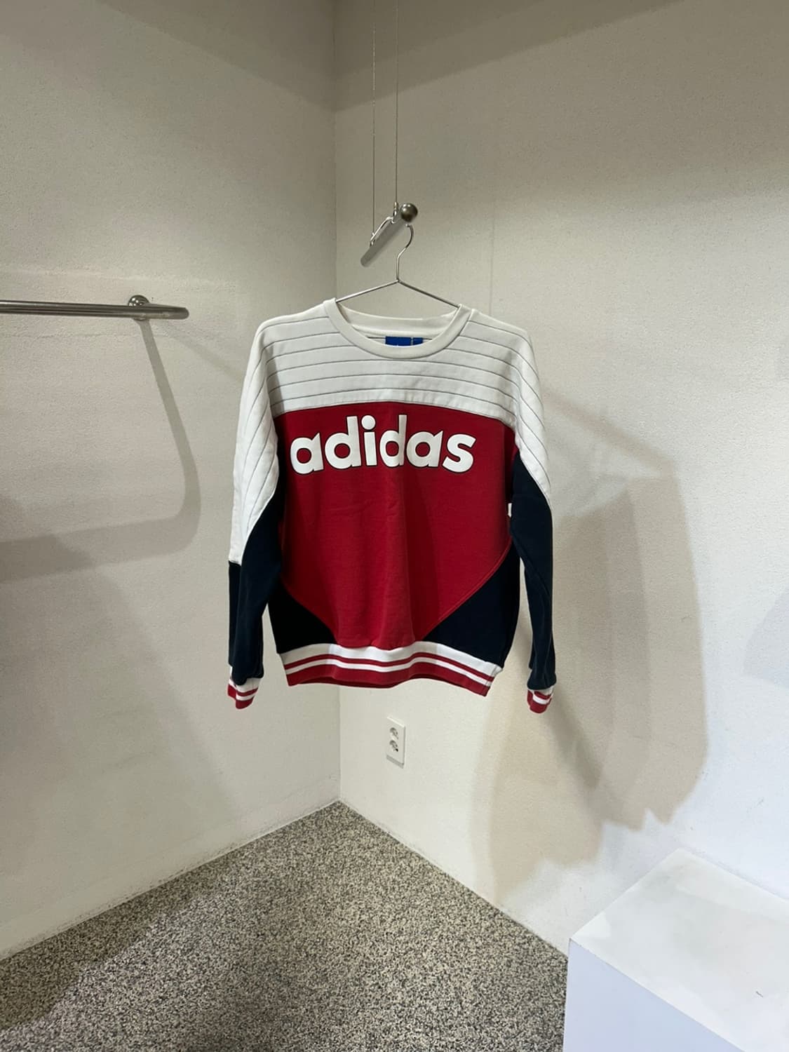 아디다스 니고 브락드 맨투맨 상품이미지1