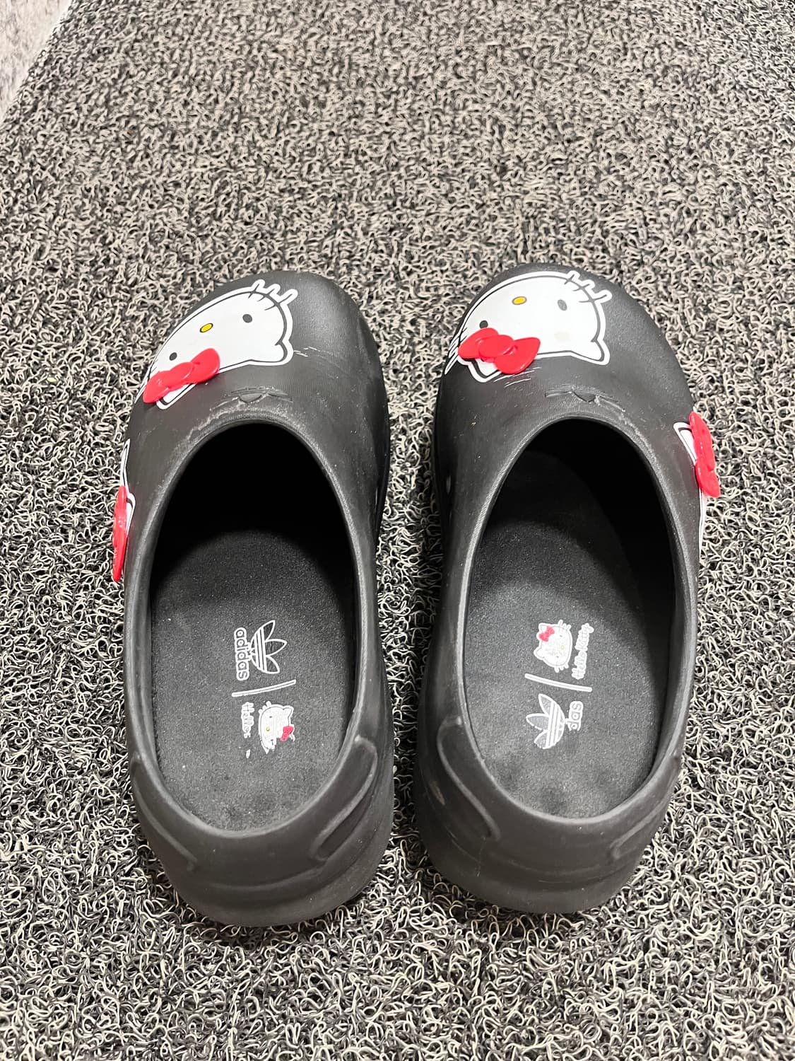 아디다스 헬로키티 아디폼 키티 블랙 235 뮬 상품이미지2