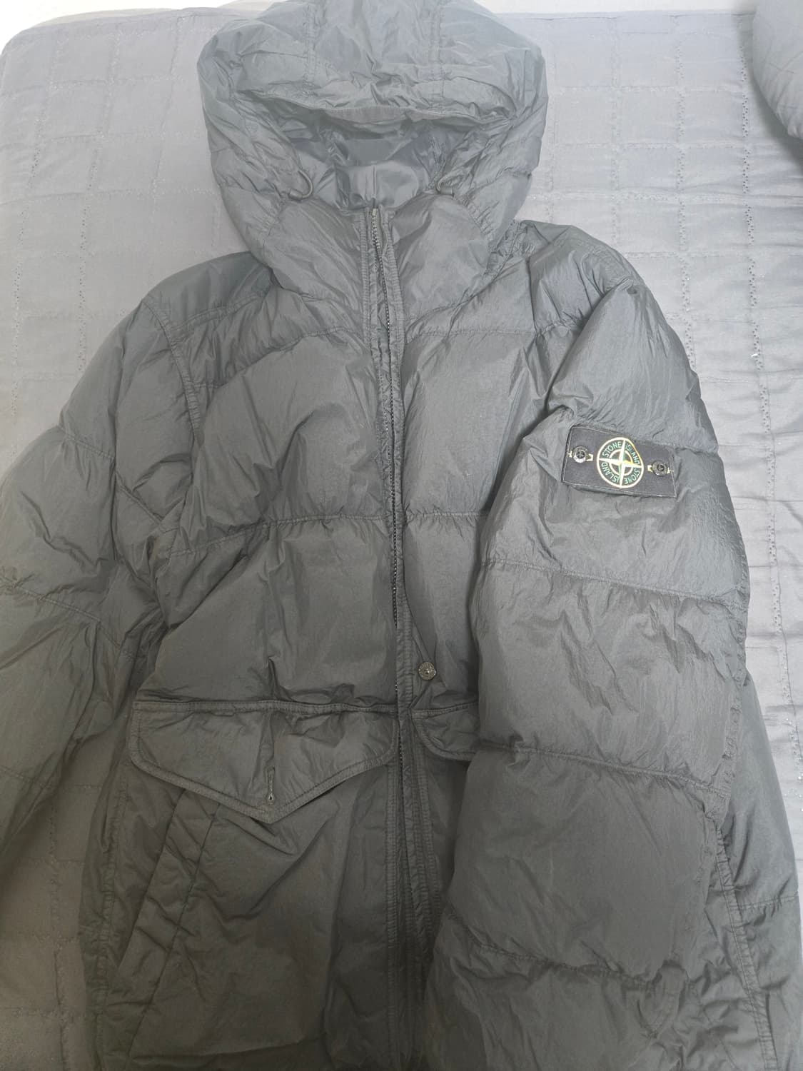 [24FW] 스톤아일랜드 크링클 나일론 패딩 후디 XL 상품이미지2