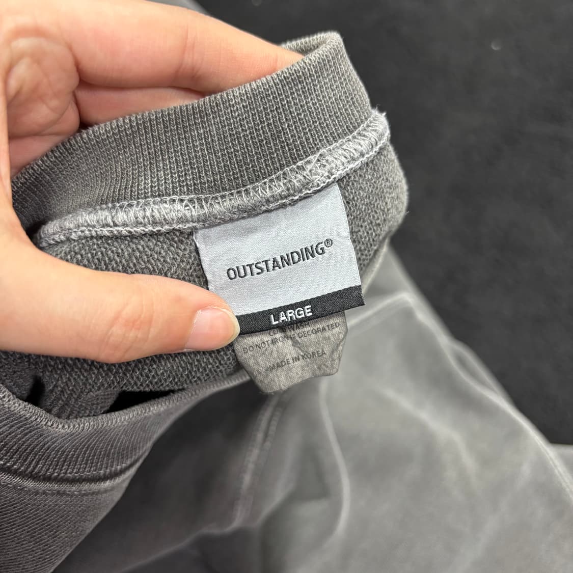 L 아웃스탠딩 피그먼트 오버핏 맨투맨 상품이미지4