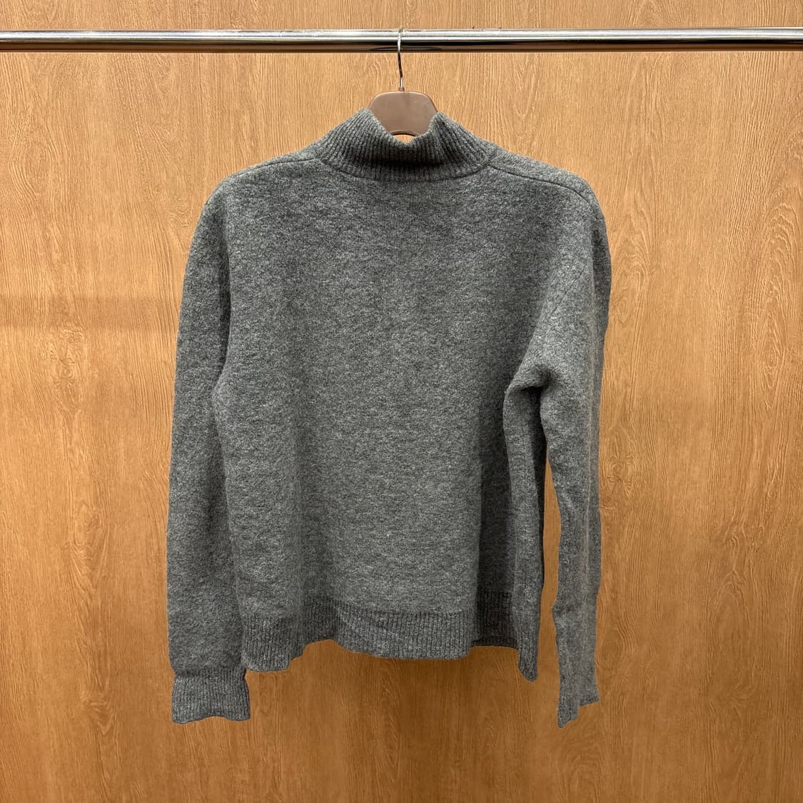 살바토레 페라가모 하이넥 니트 집업 가디건 무지 디테일 레귤러핏 그레이 상품이미지3