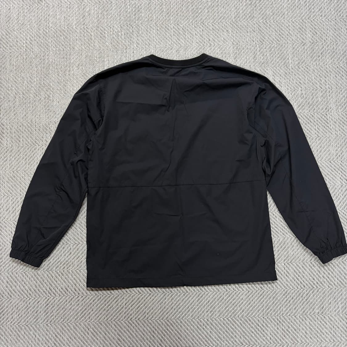 (100)CNN 블랙 우븐 맨투맨 상품이미지3