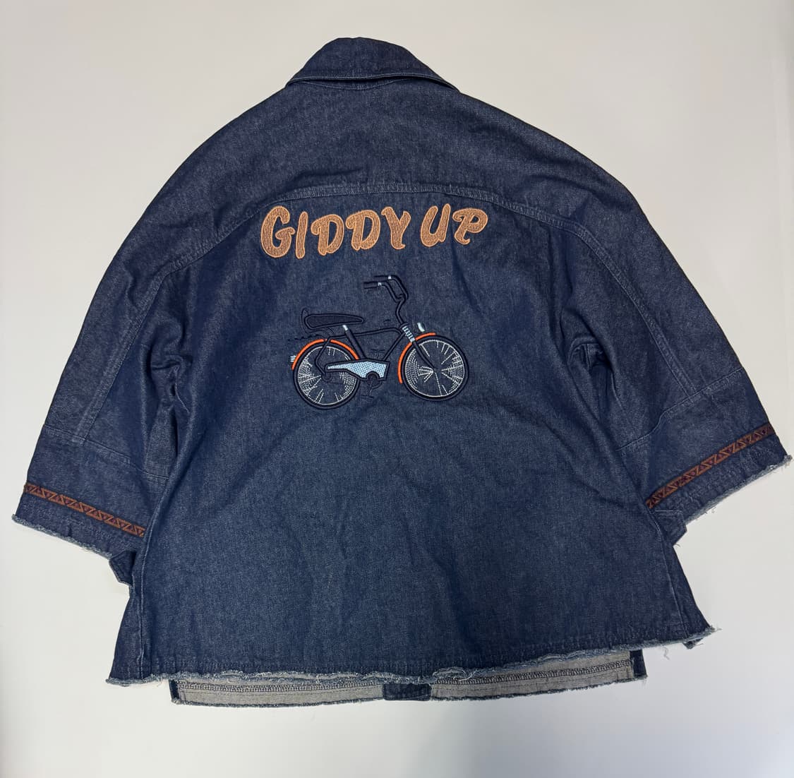 여성 매건 mcGINN 뒷 프린팅 오버핏 데님 자켓 상품이미지2