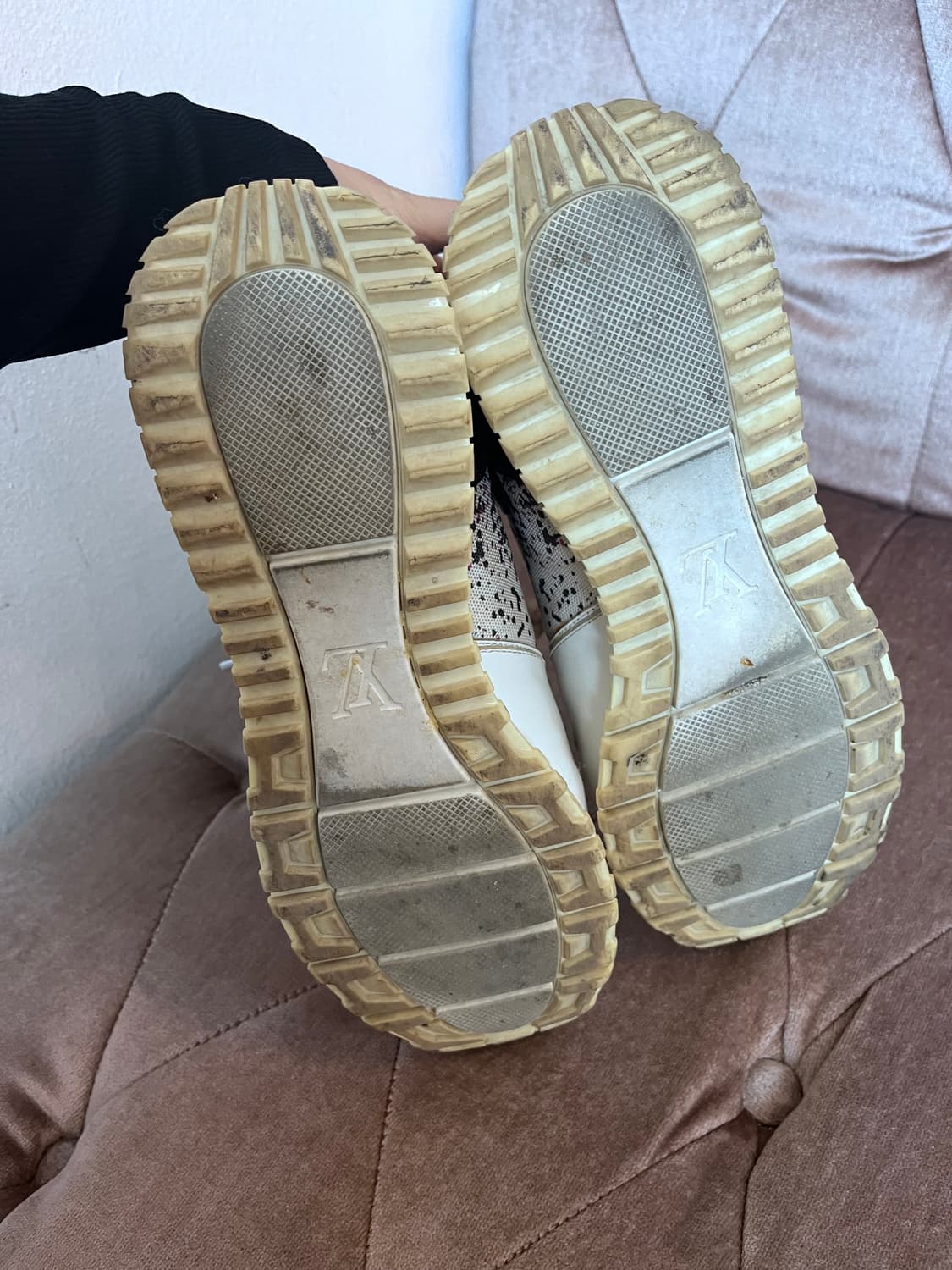 루이비통 남성 런어웨이스니커즈 상품이미지7