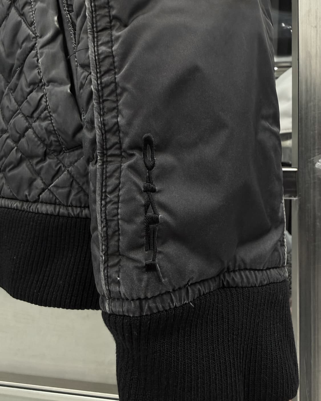 오클리 00s 스톤 워시드 퀼팅 자켓 블랙 상품이미지5