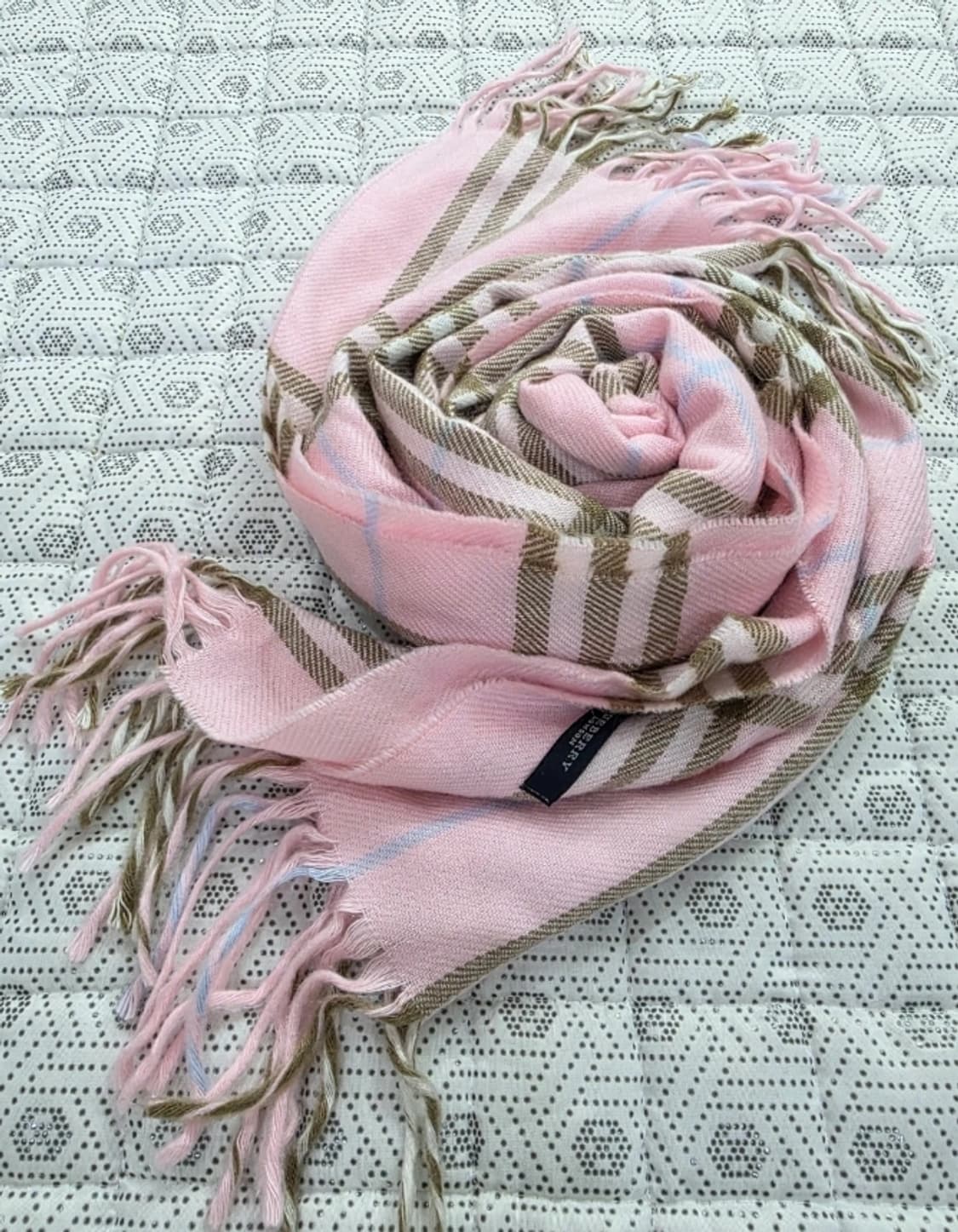 버버리 핑크 체크 머플러 상품이미지1