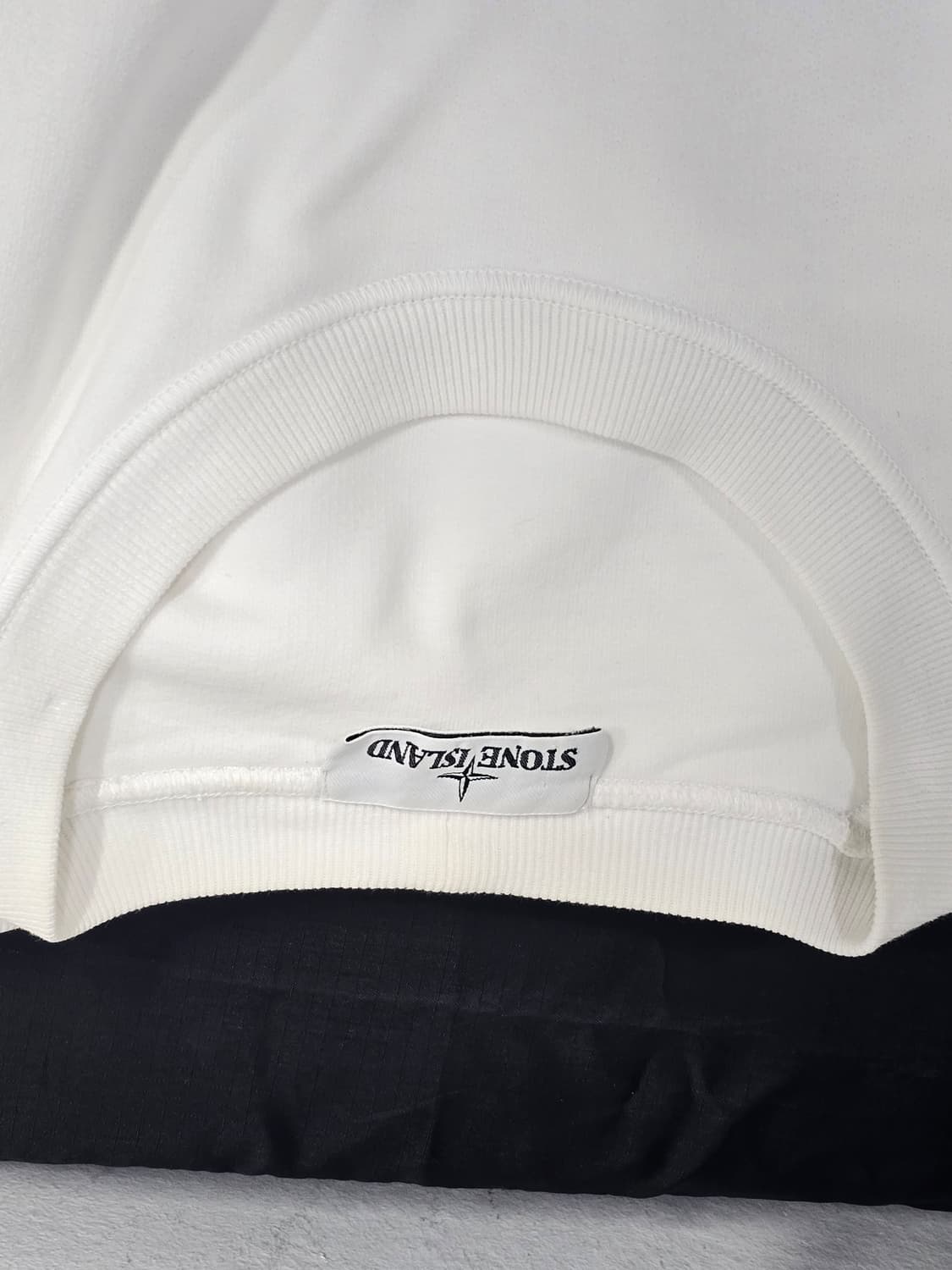 스톤아일랜드 화이트 기모 맨투맨(110) 상품이미지3