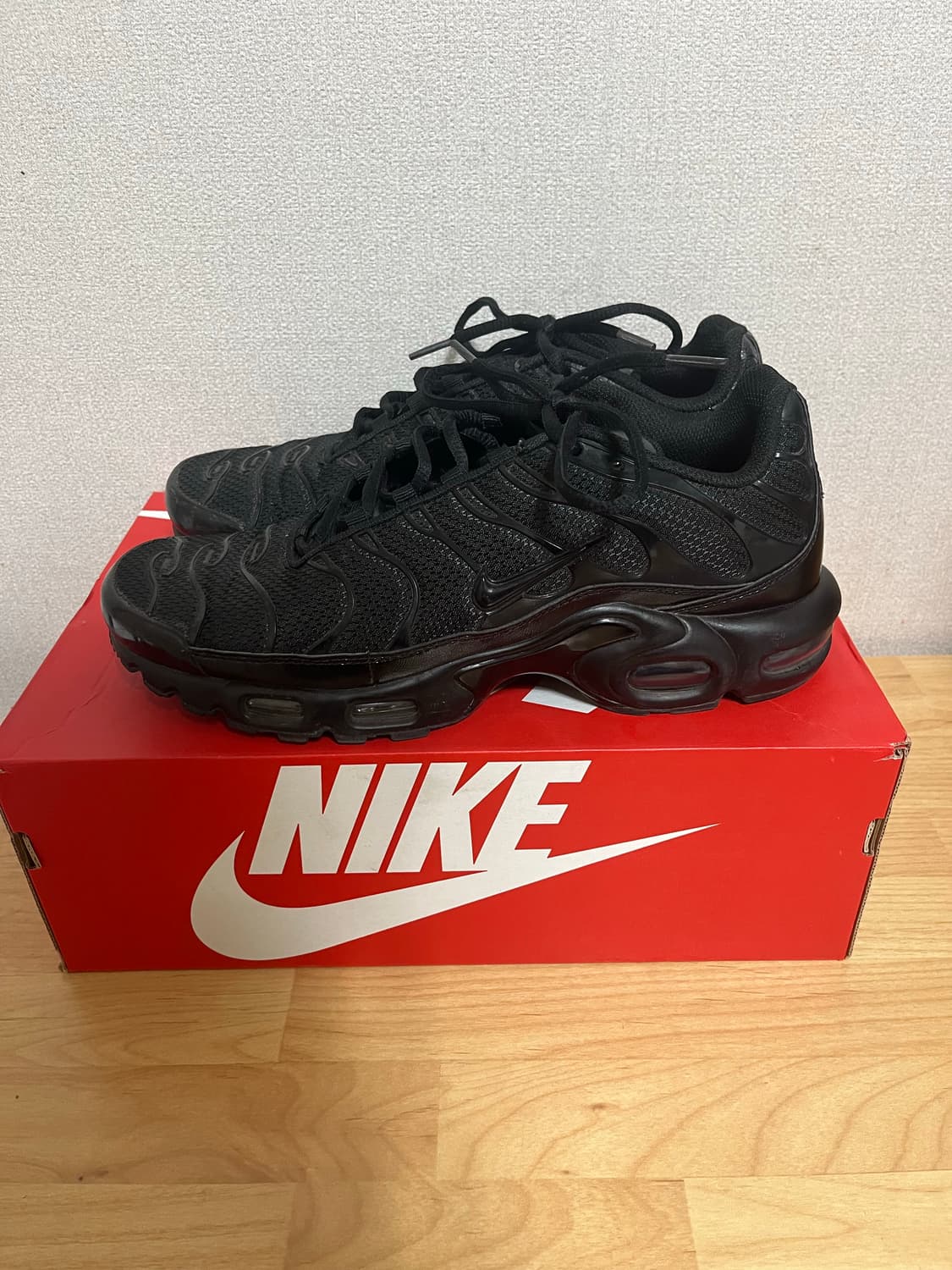 나이키 에어맥스 플러스 트리플블랙 상품이미지2