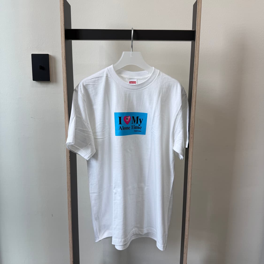 슈프림 얼론 러브 타임 반팔 티셔츠 2컬러 상품이미지2