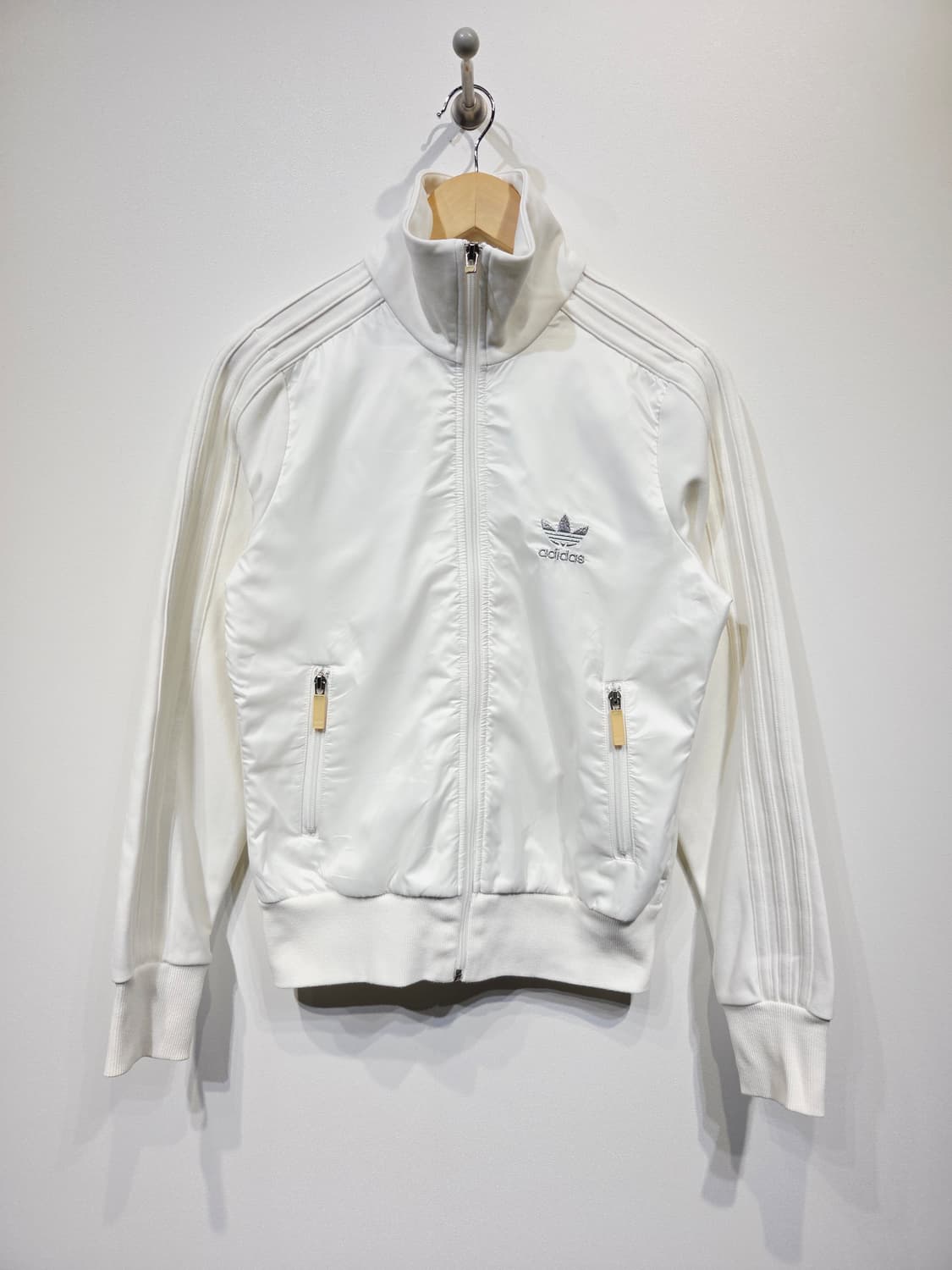 아디다스 우먼스 화이트실버 트랙탑 져지_95 상품이미지2