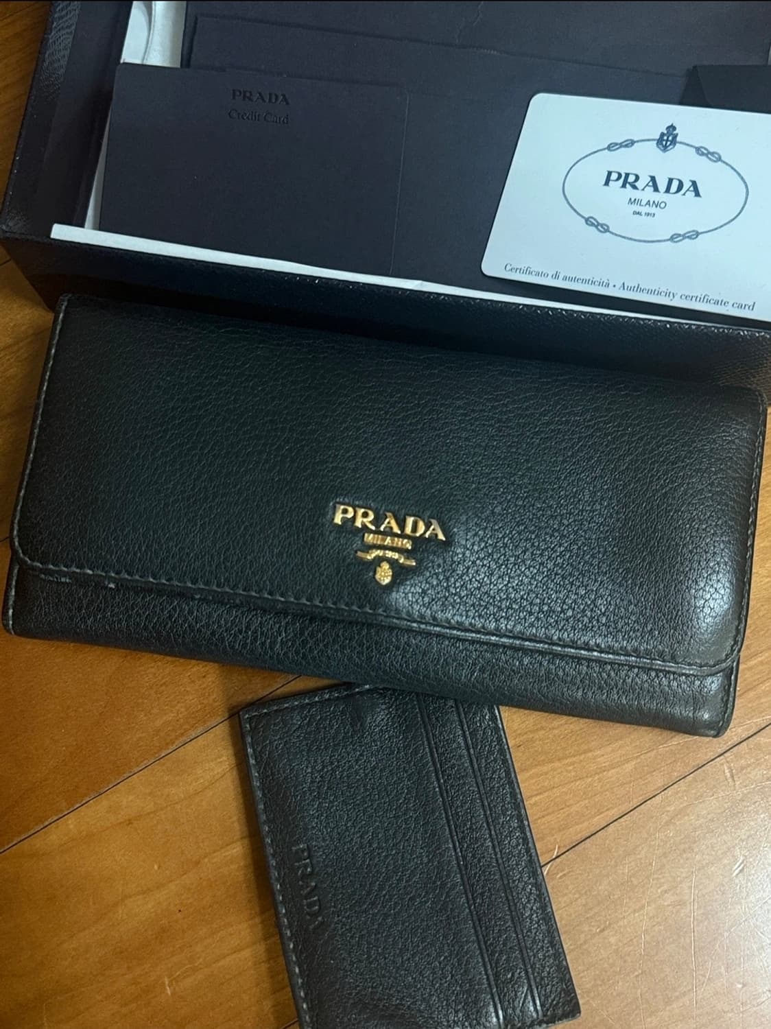 프라다 블랙 사피아노 장지갑, 미세 스크레치 상품이미지2