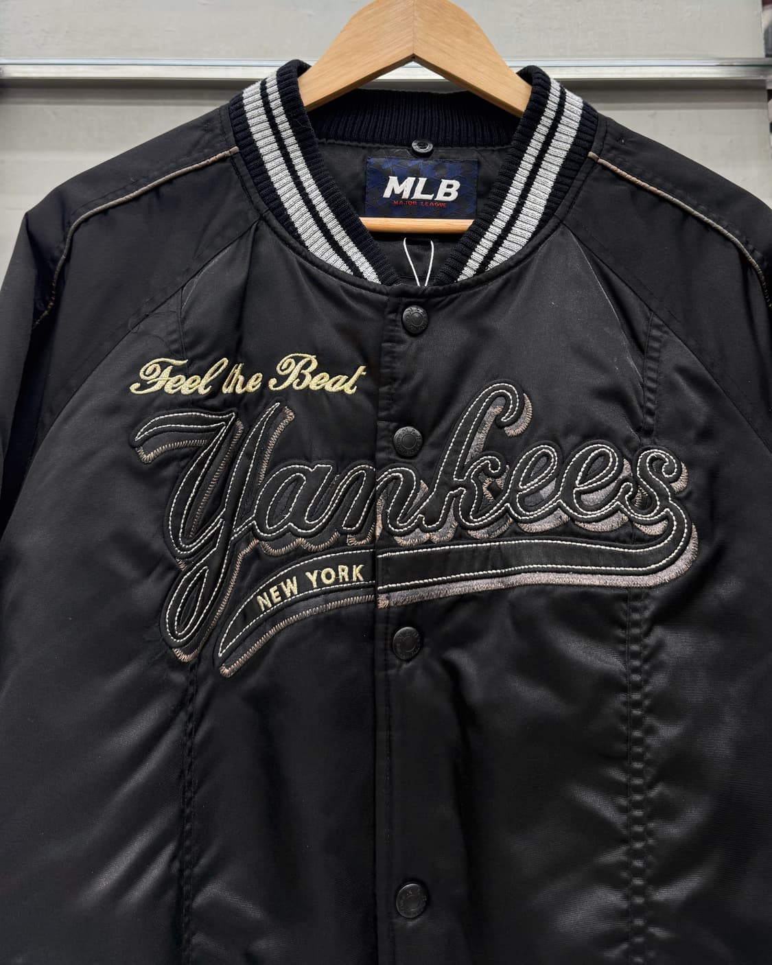 MLB 00s 뉴욕 양키즈 사틴쉘 스타디움 점퍼 블랙 상품이미지3