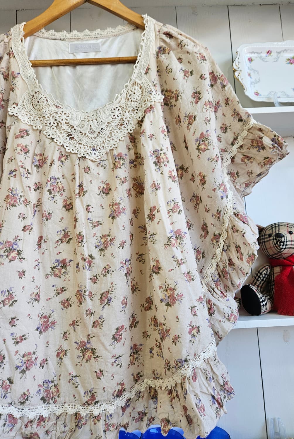 케이프플라워 프릴 망또형블라우스 상품이미지4