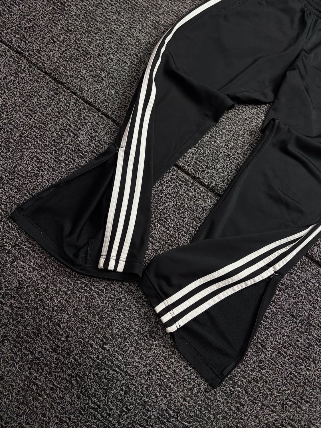 아디다스 신형 파이어버드 와이드 트랙팬츠 1947 상품이미지3