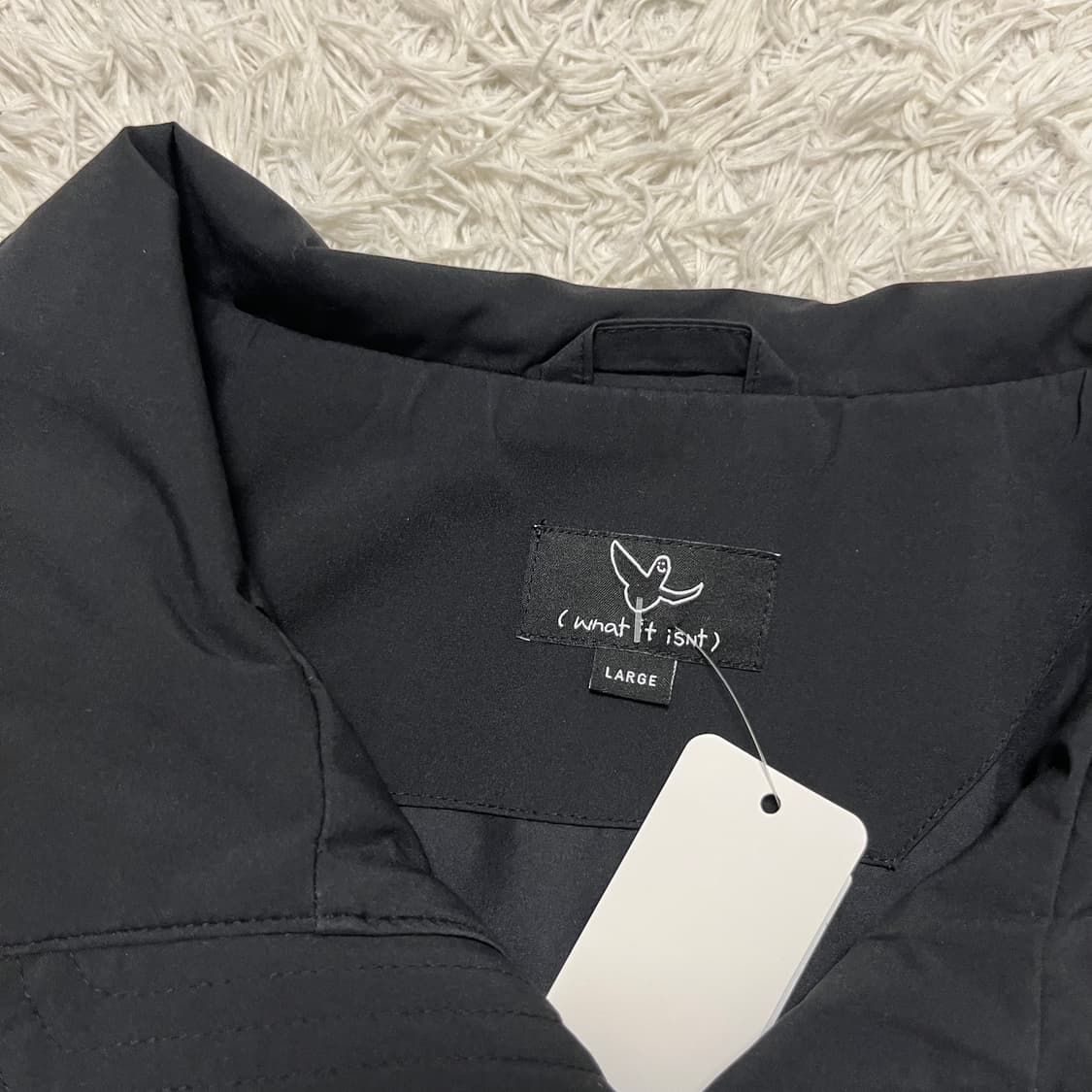What It Isn’t black windbreaker 상품이미지7