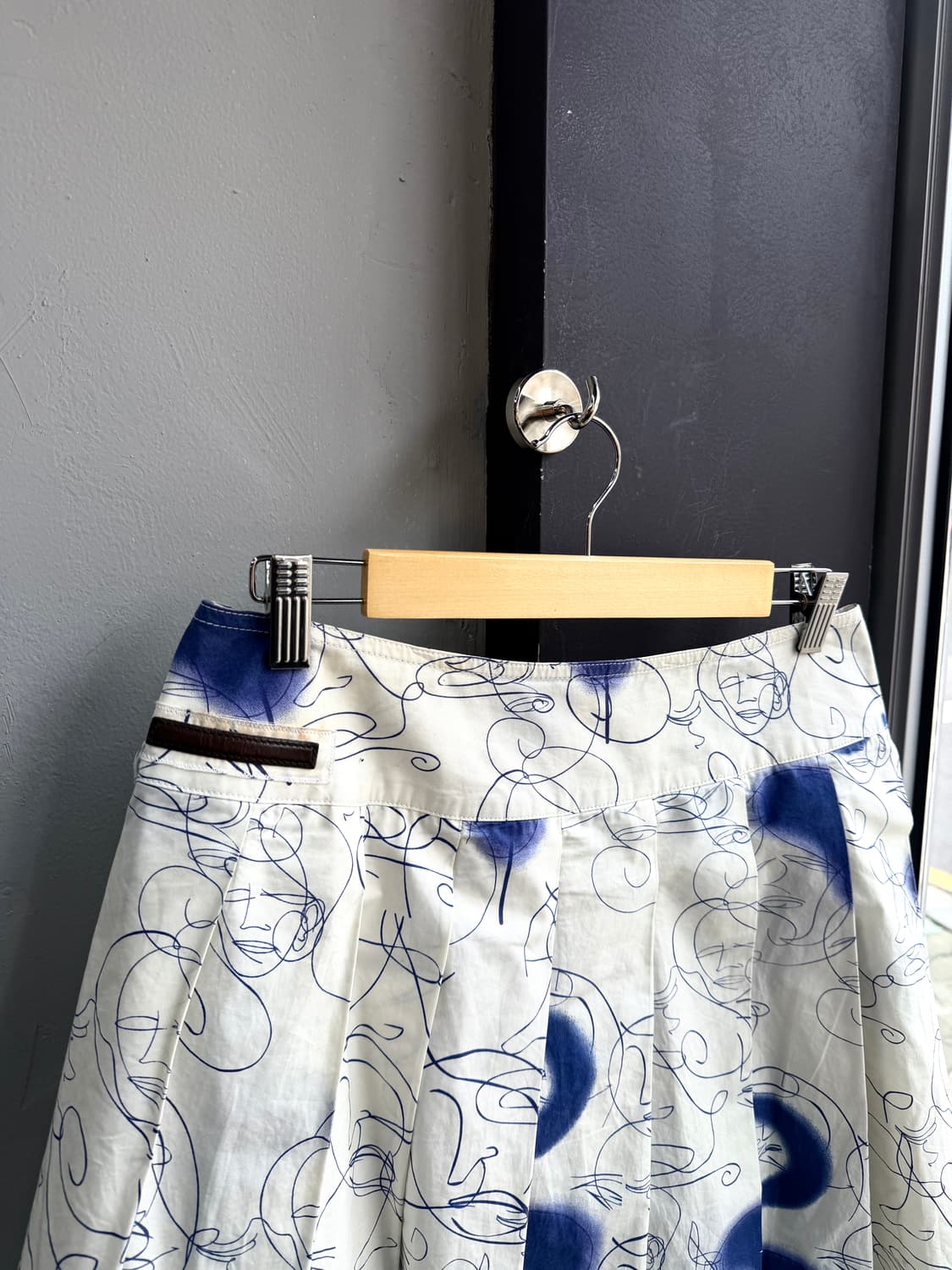 40/ 프라다 레더 로고탭 00AW 스커트 상품이미지4