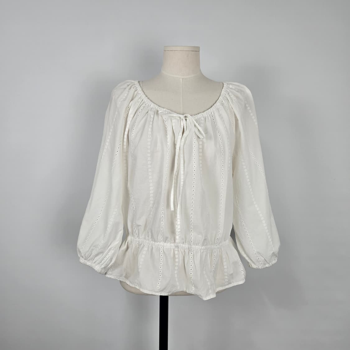 0182 유니클로 화이트 펀칭 블라우스 7부XL 상품이미지1