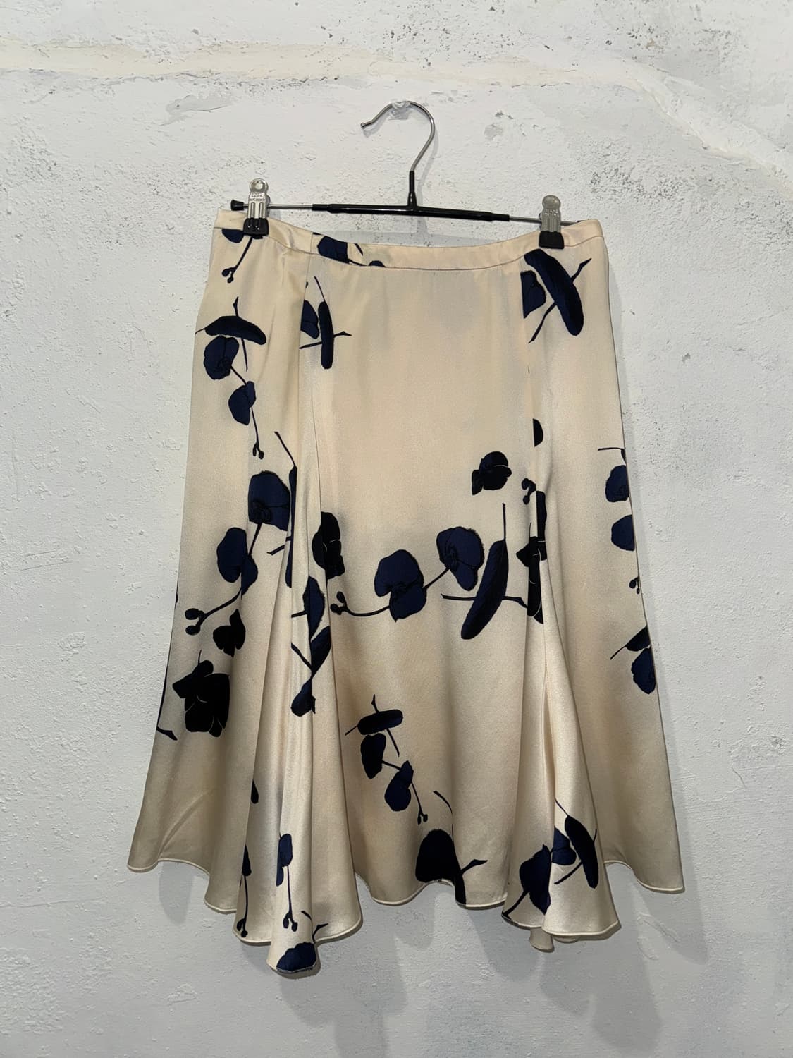 Armani collezioni 아르마니 새틴 플라워 패턴 미디스커트 상품이미지3