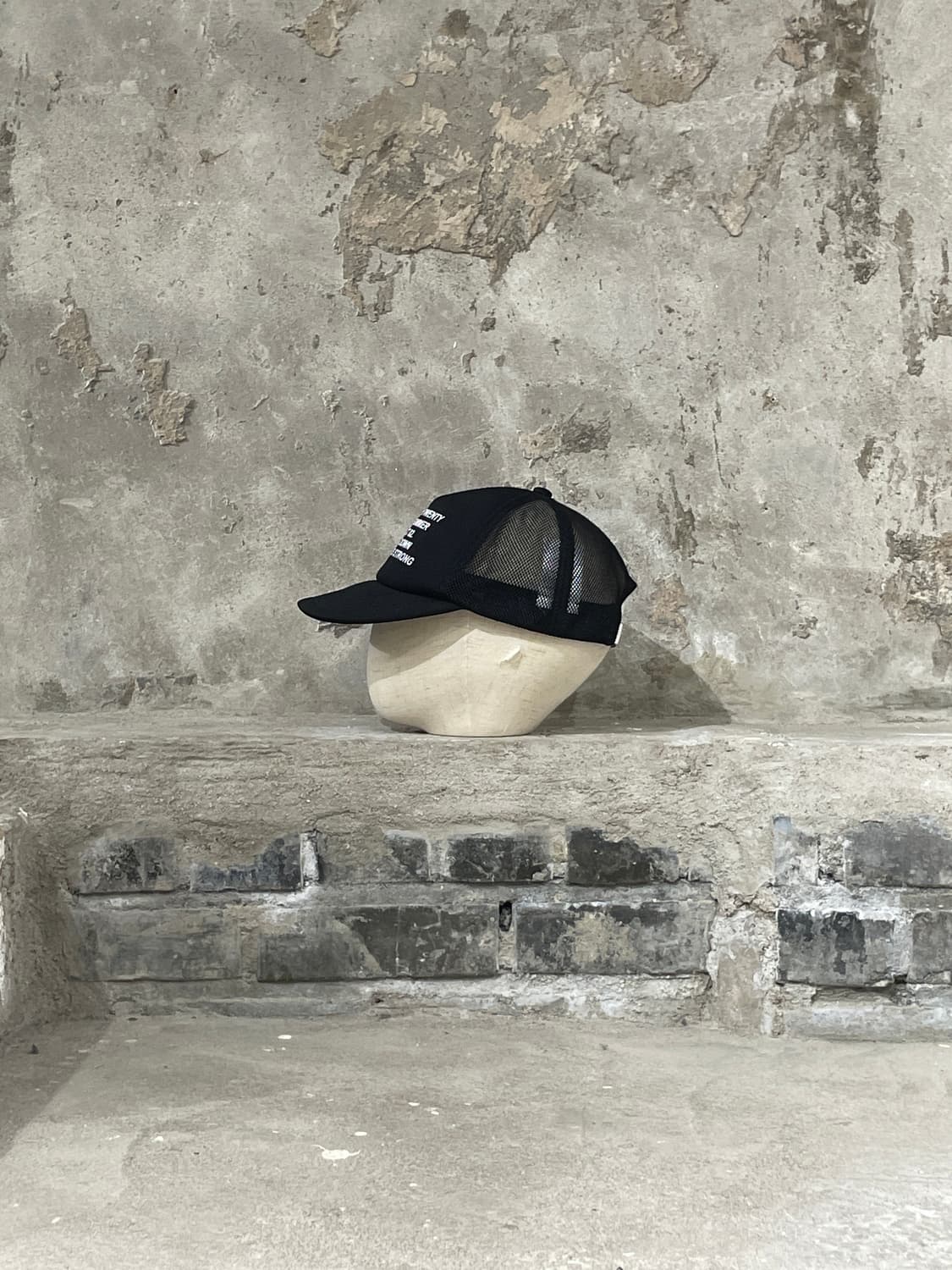 친 다운 블랙 트러커 메쉬 캡 상품이미지4