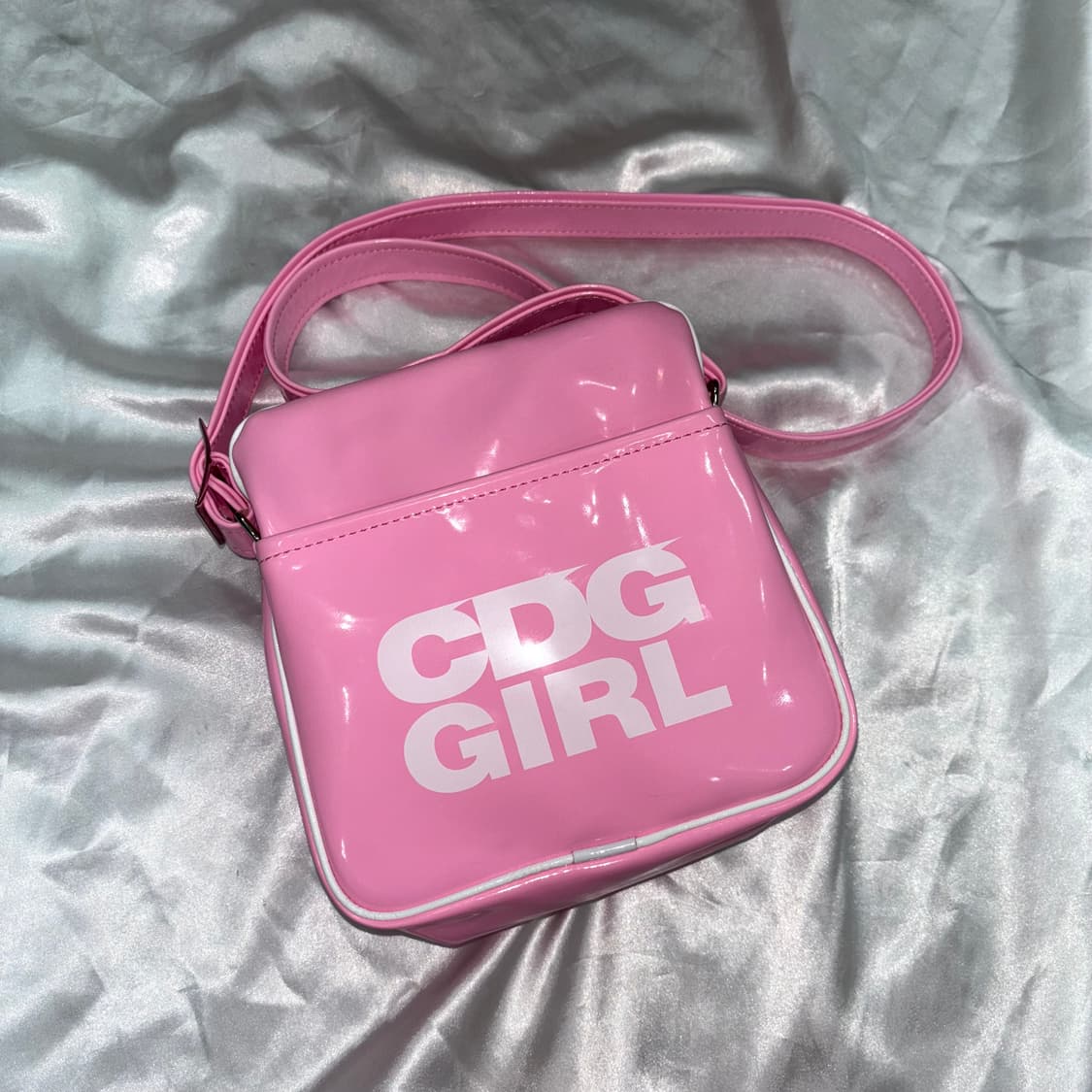 꼼데가르송 걸 에나멜 핑크 가방 상품이미지1