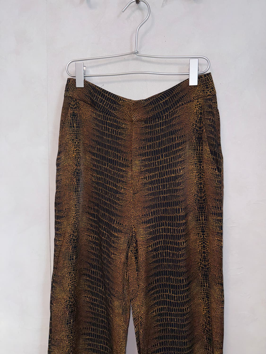 & Other Stories brown satin python pants 상품이미지2
