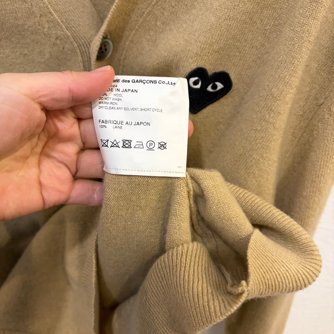 꼼데가르송 플레이 브이넥 블랙와펜 니트 가디건 상품이미지5