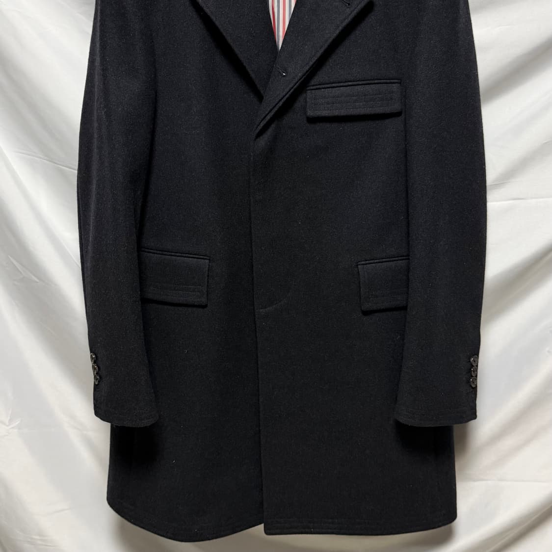 [S+급/2] 톰브라운 체스터필드 코트 블랙 백화점판 상품이미지3