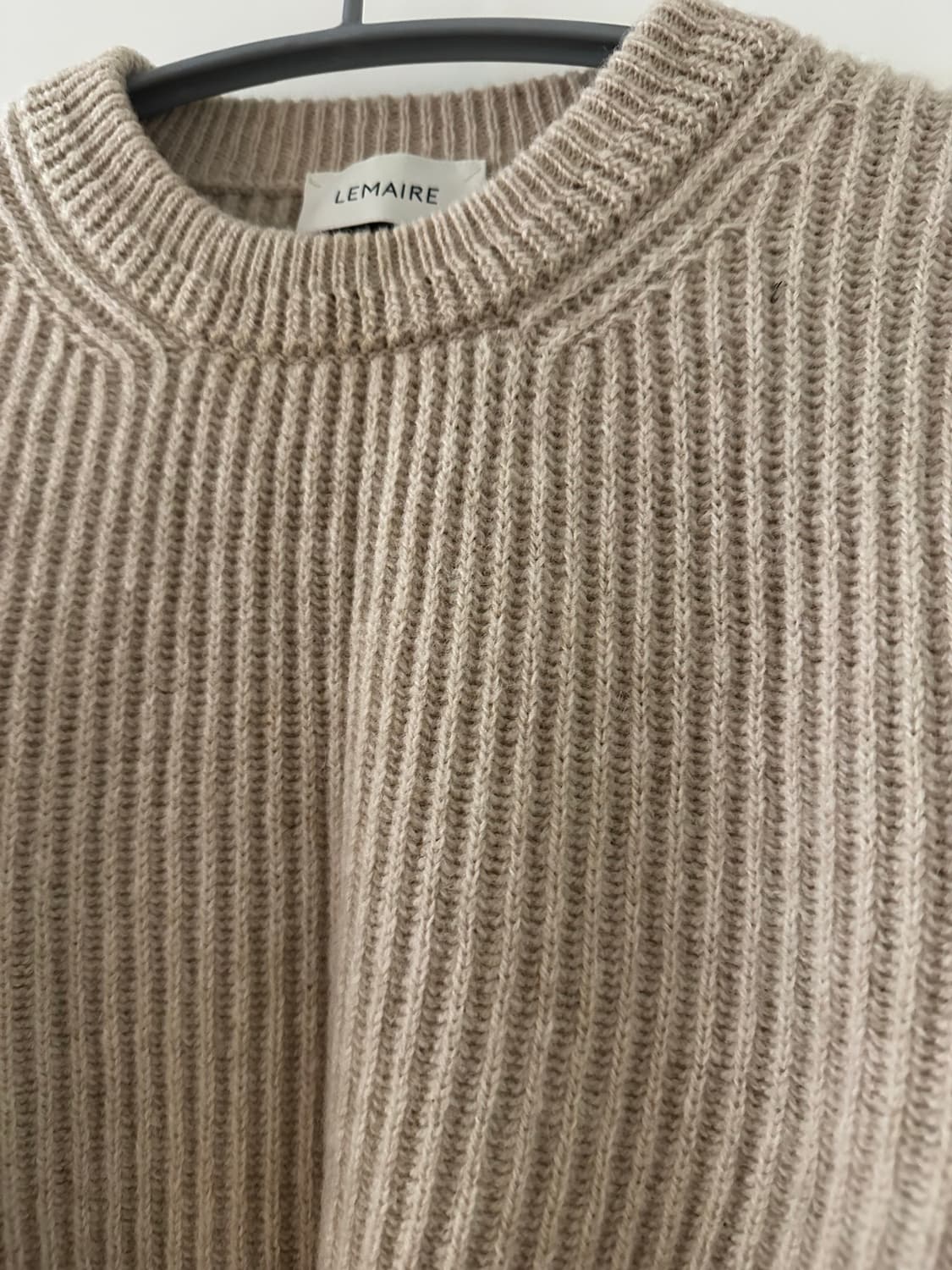 르메르 Lemaire 니트 오트밀 색상 상품이미지3