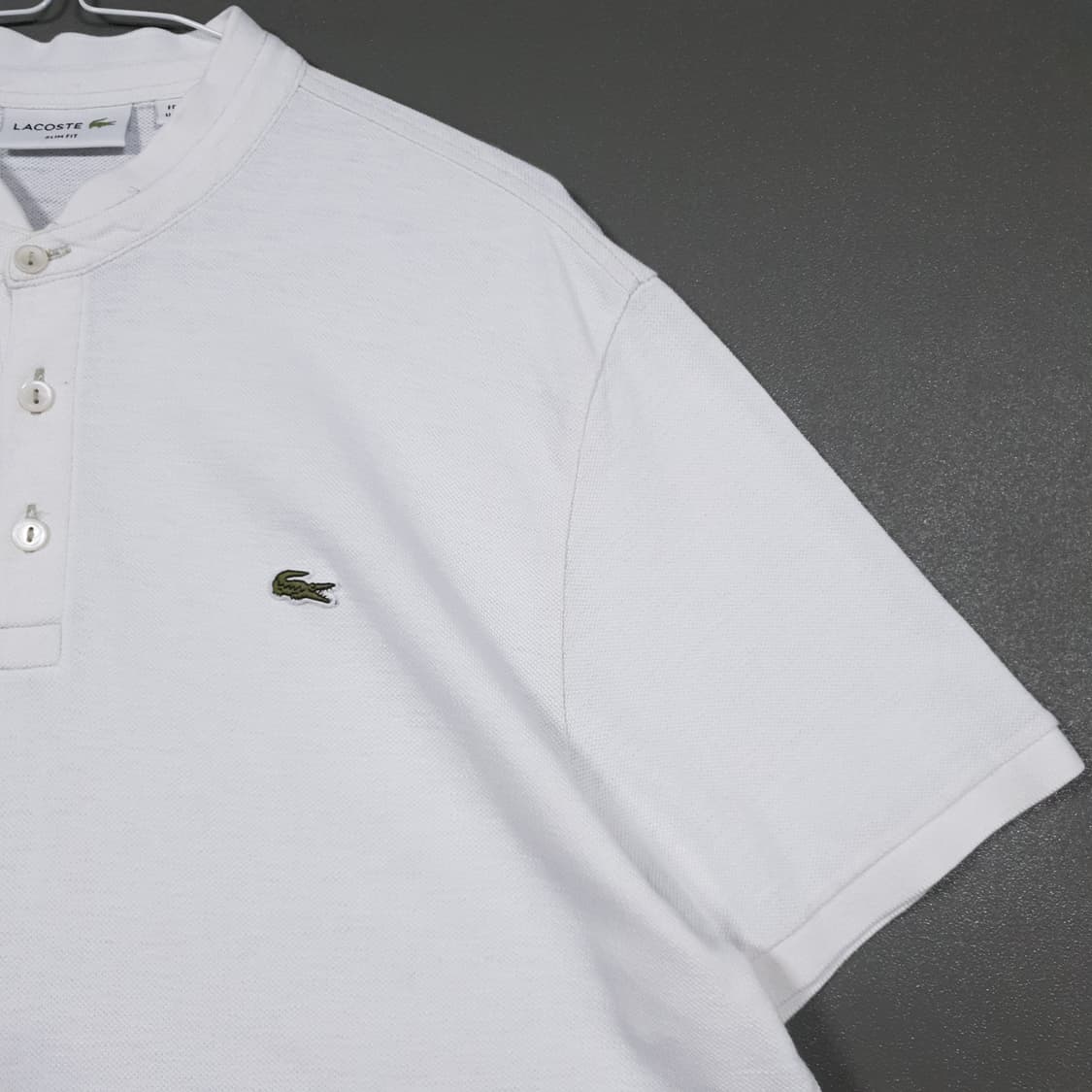 110) 라코스테 남성 헨리넥 변형 반팔 카라티 폴로 셔츠 화이트 슬림핏 상품이미지3