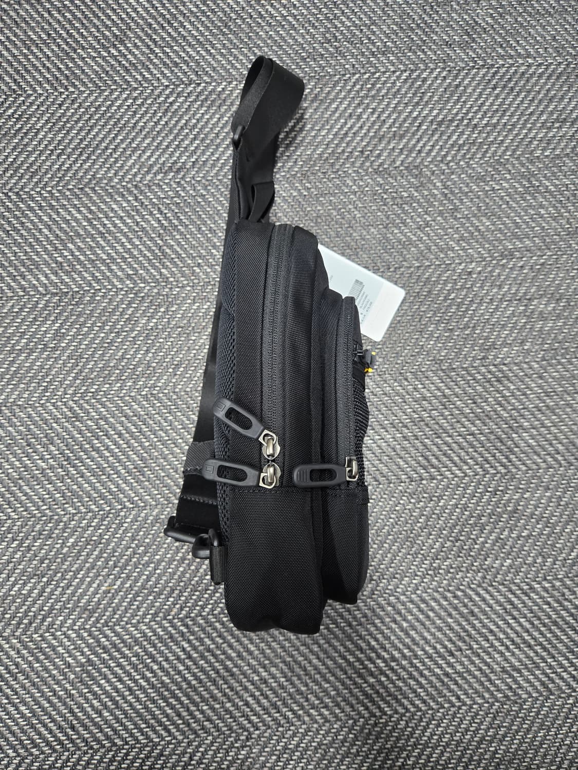 내셔널지오그래픽 블랙 슬링백 상품이미지2